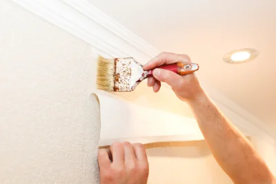 Pose de papier peint à Gaudechart — revêtements muraux et toiles de verre